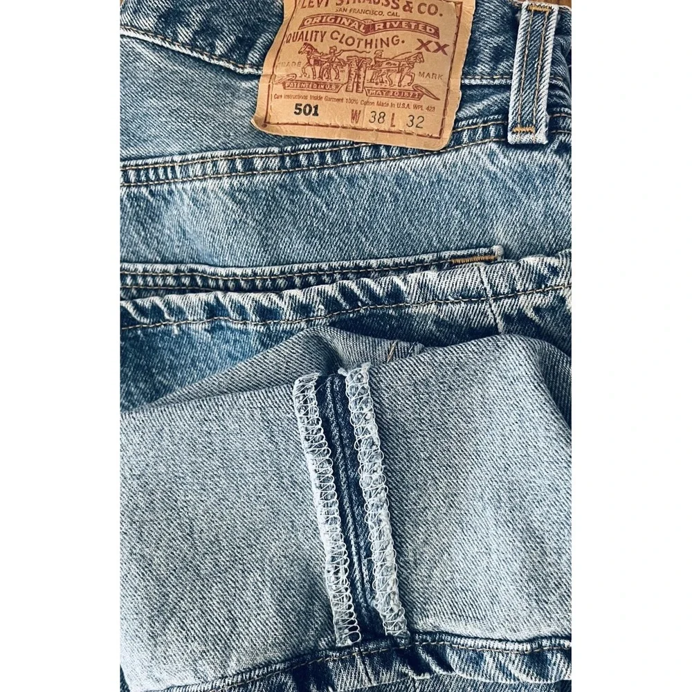 Vintage Levi's 501 Original Fit Jeans Men 37x31 Blue Button Fly Made in USA 520